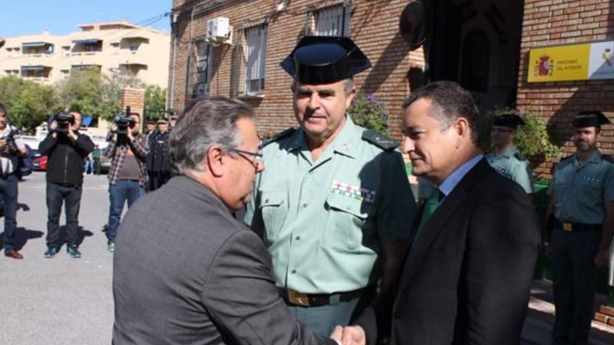 Visita del ministro de Interior al cuartel de la Guardia Civil de Marbella