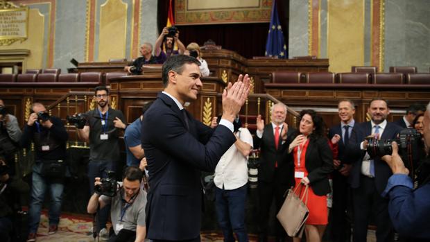 Pedro Sánchez, tras el triunfo de la moción de censura que lo convirtió en presidente del Gobierno