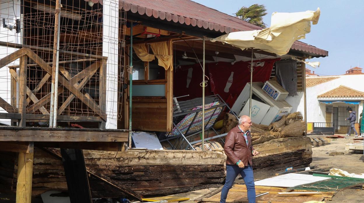 Restaurante destruido en La Antilla (Huelva), una de las zonas más castigadas por el temporal