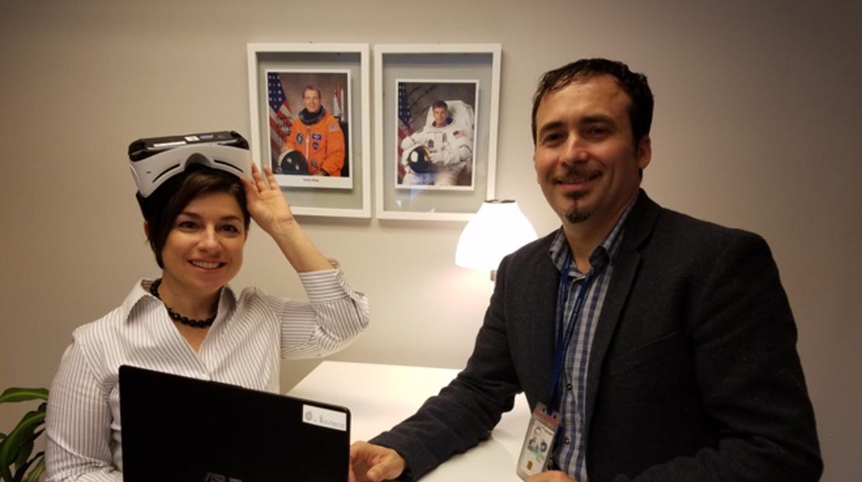 El empresario Ramón Ramírez Liñán, junto a la cofundadora de Navteca, subcontrata de la NASA