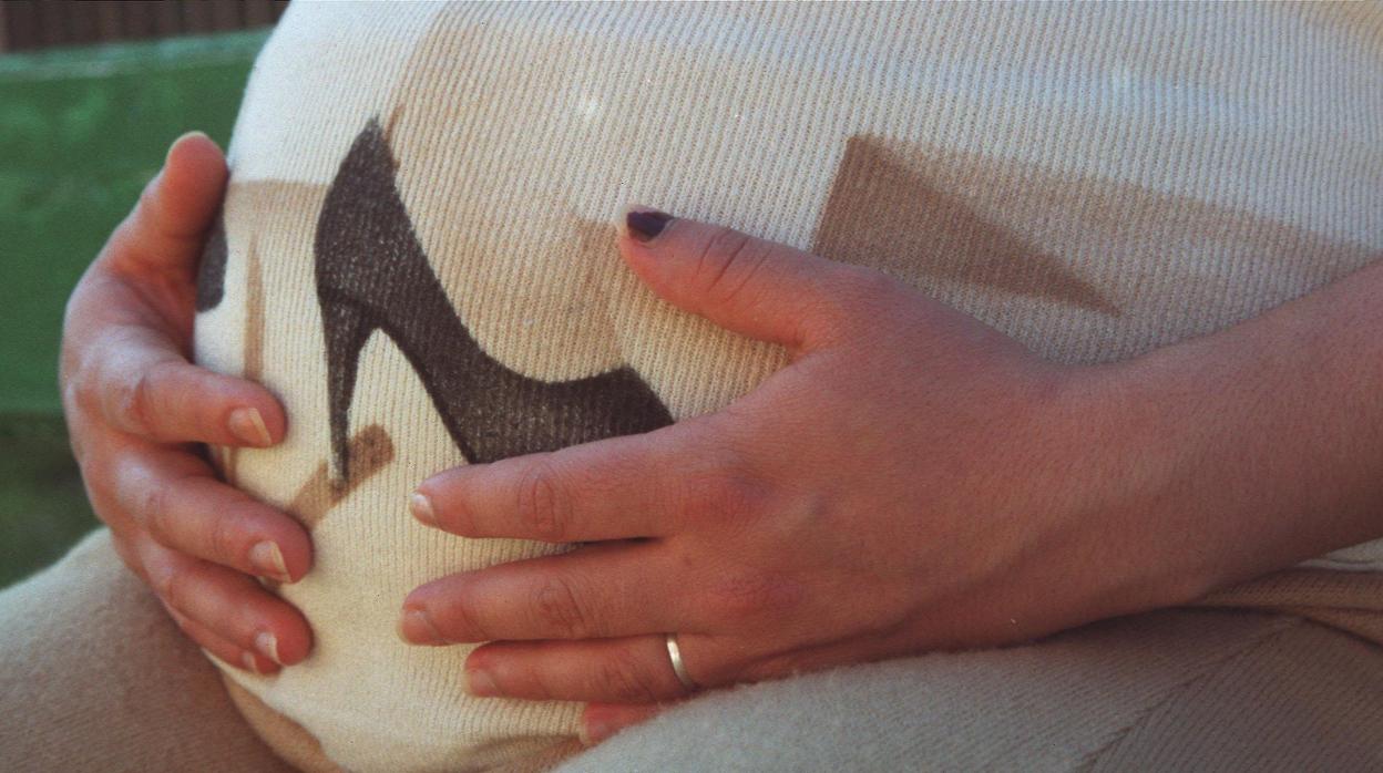 Una mujer embarazada