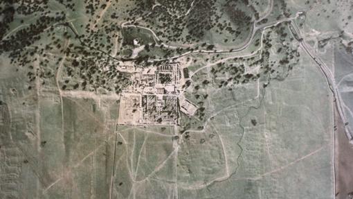 Vista aértea del yacimiento y su extensión aún sin salir a la luz