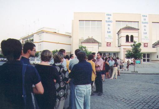 Colas para adquirir las entradas en Palma del Río