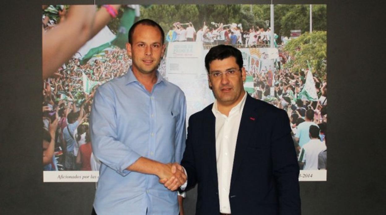 El nuevo director de la cantera del Córdoba, Rubén Domínguez, con el presidente Jesús León