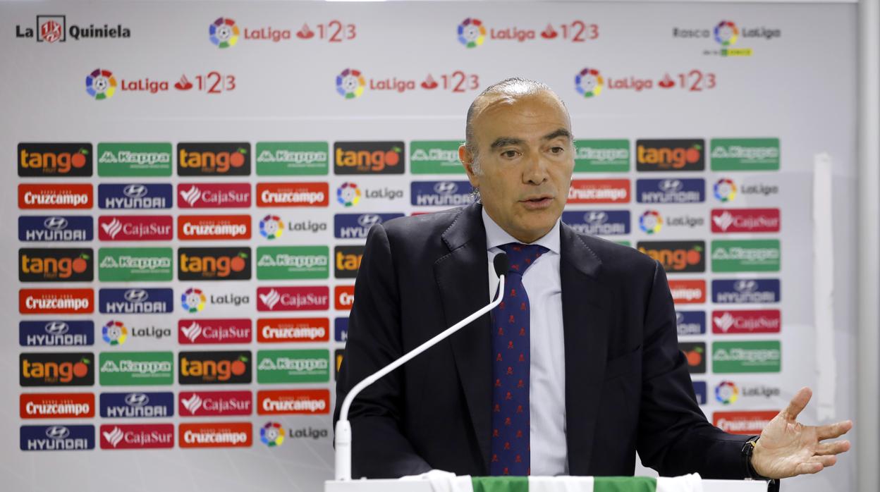 Luis Oliver en la presentación de Juan Marrero, técnico del Córdoba B