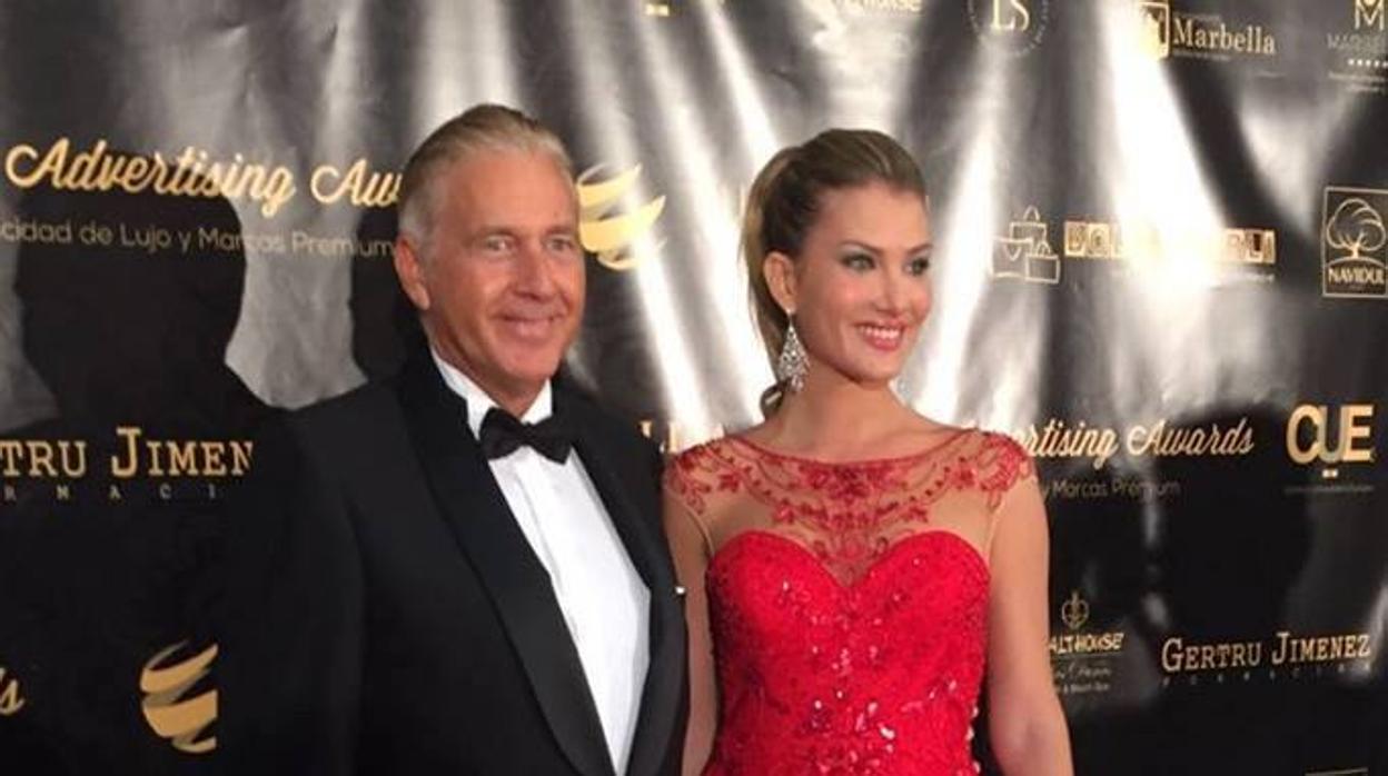 El «príncipe» con la modelo Mireia Lalaguna en unos premios a marcas de lujo en Marbella