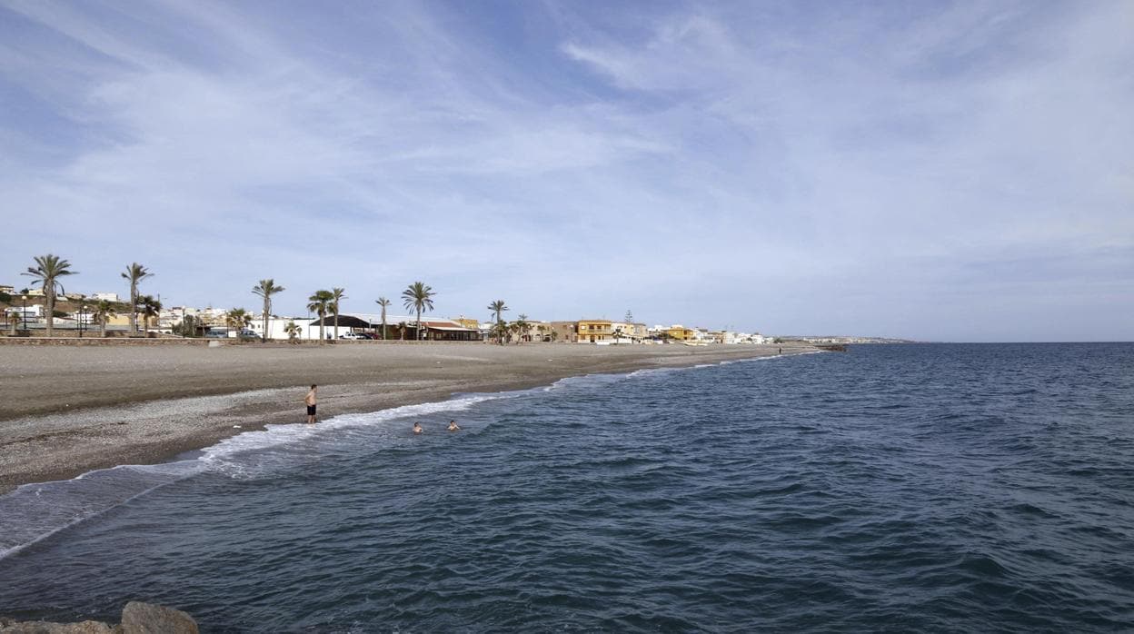 Detenidos tras grabar y difundir un vídeo de una pareja mientras mantenía  relaciones sexuales en la playa