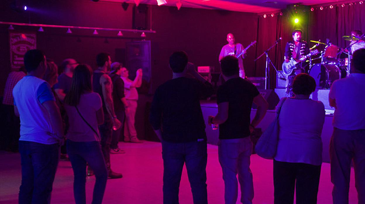 Concierto del grupo Na2ral en un local nocturno lucentino