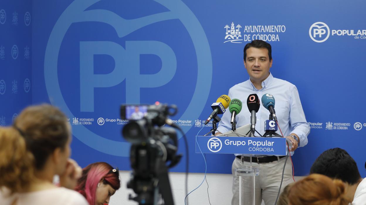 José María Bellido durante una rueda de prensa en la sede municipal del PP