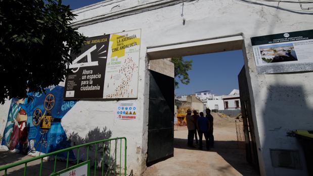 La mesa de pimpón del Cine Andalucía