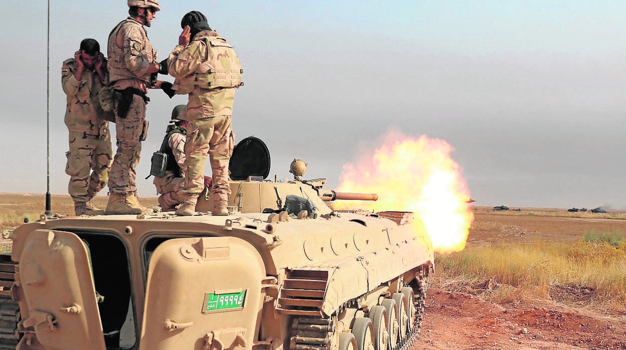 Un militar español instruye a soldados iraquíes en Besmayah