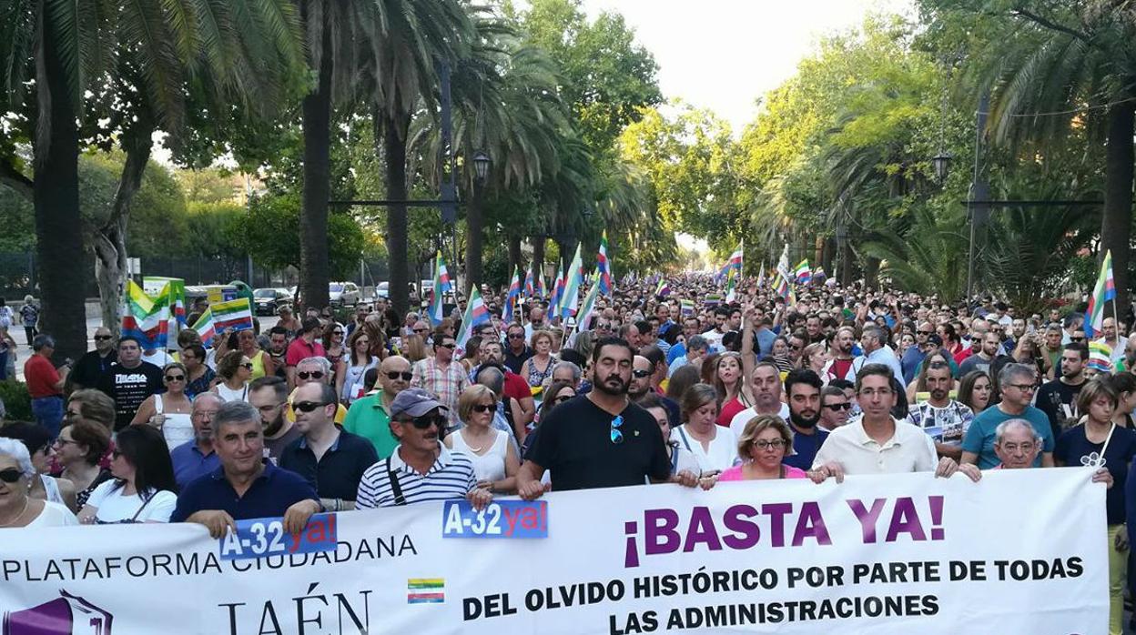 Manifestación de jiennenses para exigir más inversiones a las administraciones públicas