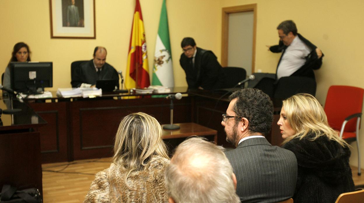El juez condena a la familia Pérez Giménez a pagar más de 15 millones por la gestión en los laboratorios
