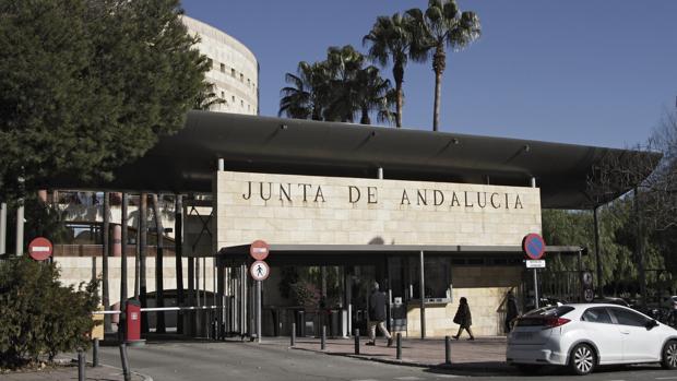 La Cámara de Cuentas alerta del exceso de contratación menor de la Junta de Andalucía