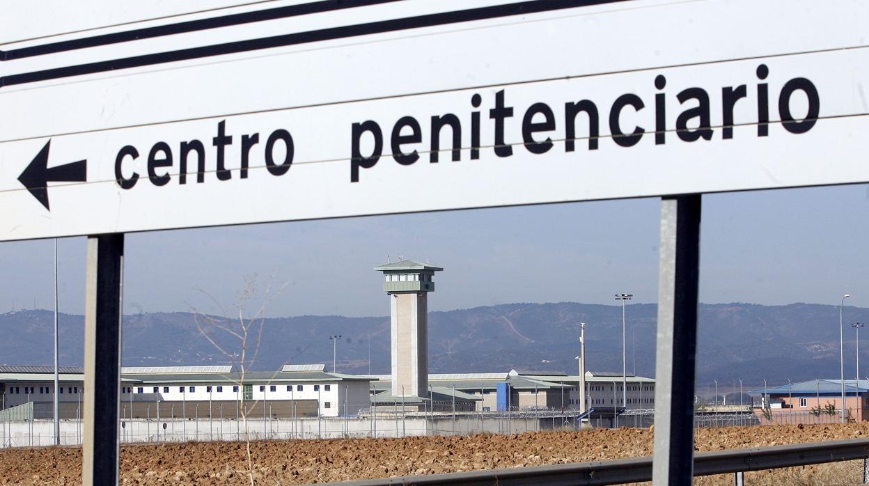 Cartel que indica el camino a la cárcel