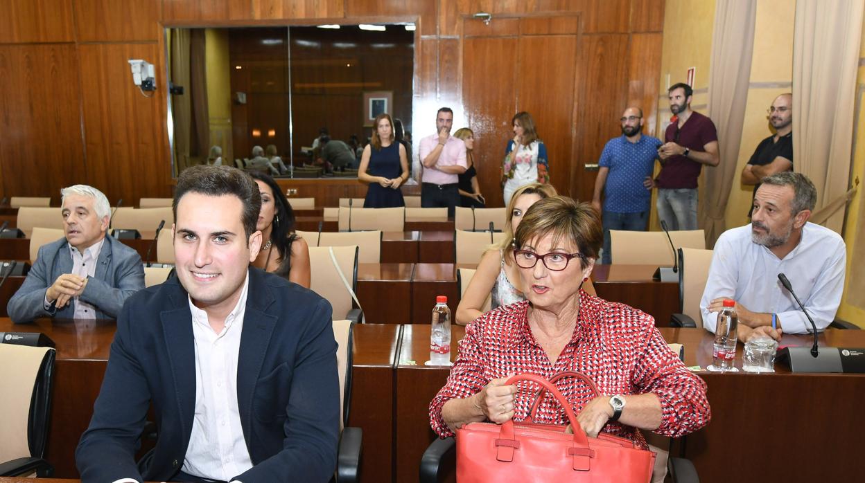A oposición revuelta... ganancias para el PSOE