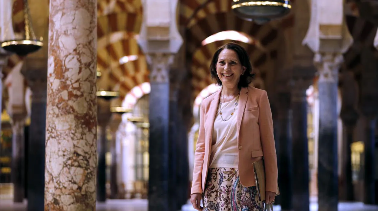 Gloria Lora en la mezquita-catedral de Córdoba