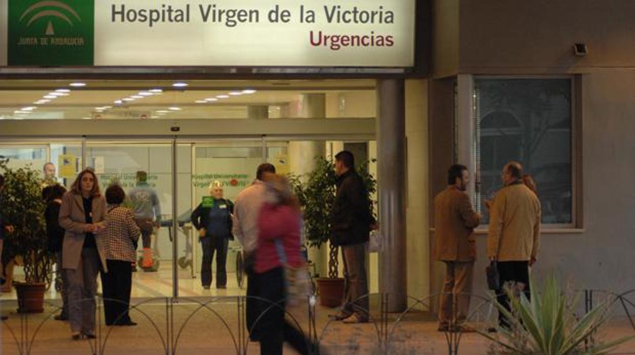 Puerta de las Urgencias del hospital Clínico de Málaga