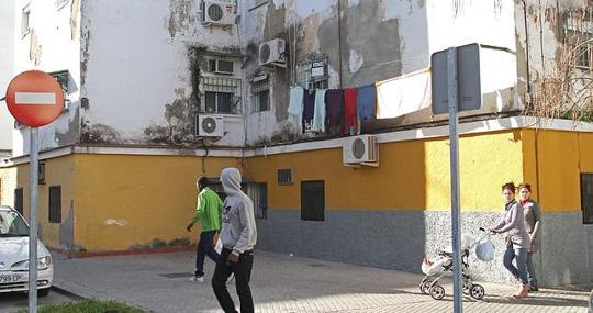 Vecinos de uno de los barrios más pobres de Andalucía