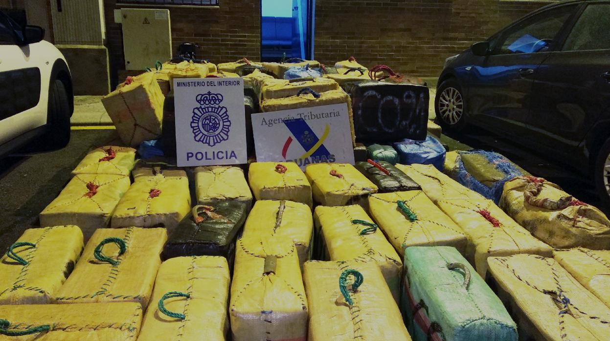 Imagen de la droga intervenida en estas operaciones conjuntas.