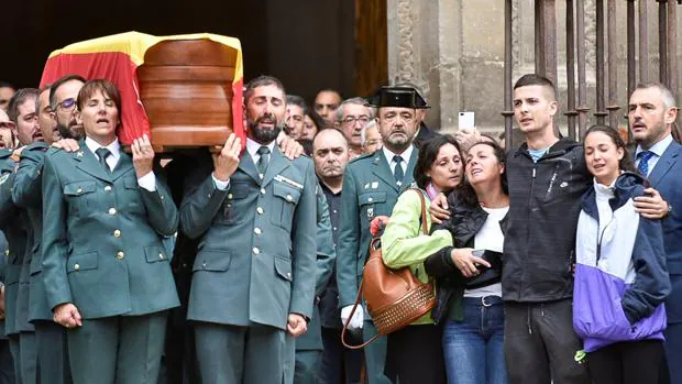 Emotivo último adiós al guardia civil muerto en Granada en un heroico acto de servicio