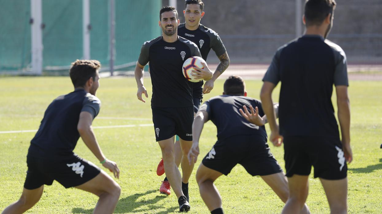 Alfaro, en un entrenamiento del Córdoba CF