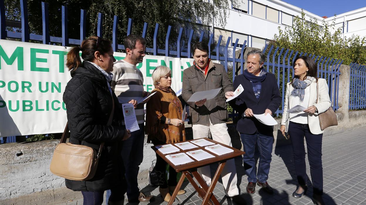 José María Bellido, en una mesa informativa sobre el Metrotrén en noviembre de 2016