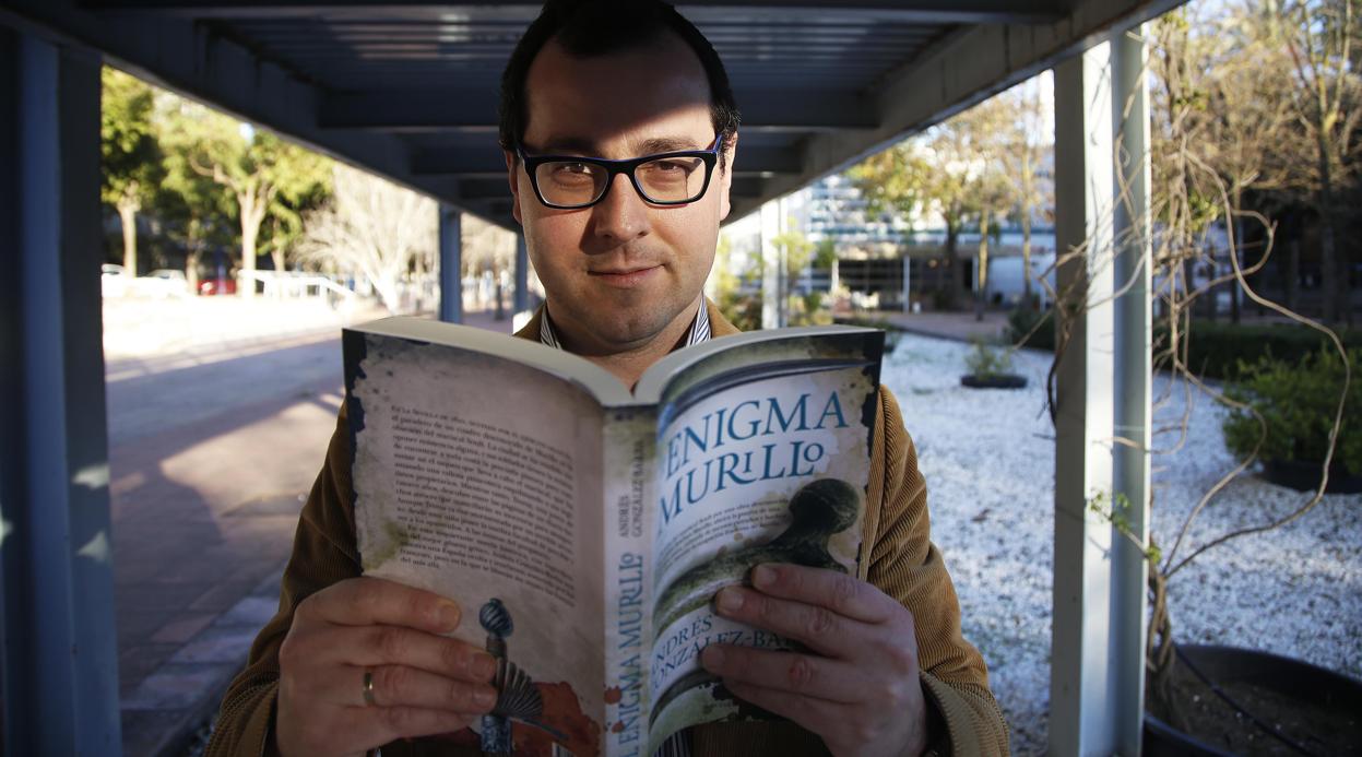 Andrés González-Barba con su novela