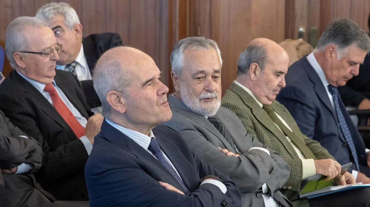 Los expresidentes Manuel Chaves y José Antonio Griñán y los exconsejeros Gaspar Zarrías y Juan Antonio Viera