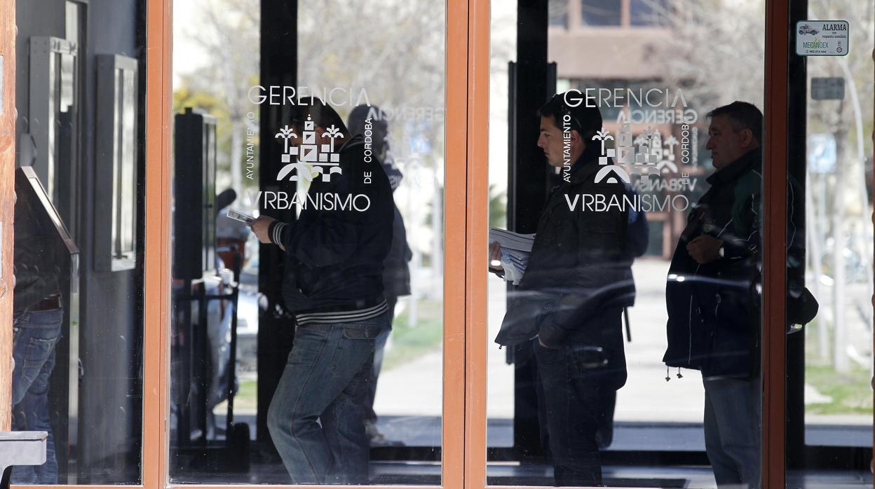 Atención al público en la Gerencia de Urbanismo del Ayuntamiento de Córdoba