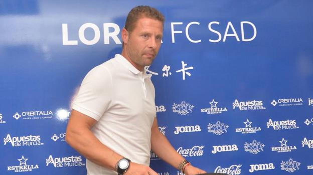 Curro Torres, en su etapa de entrenador en el Lorca