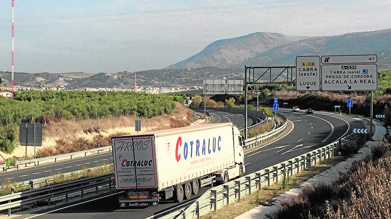 El tramo cordobés de la Autovía del Olivar entre Cabra y Lucena