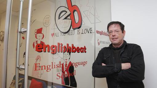 Richar Ley en su academia Englishbeat de la capital cordobesa