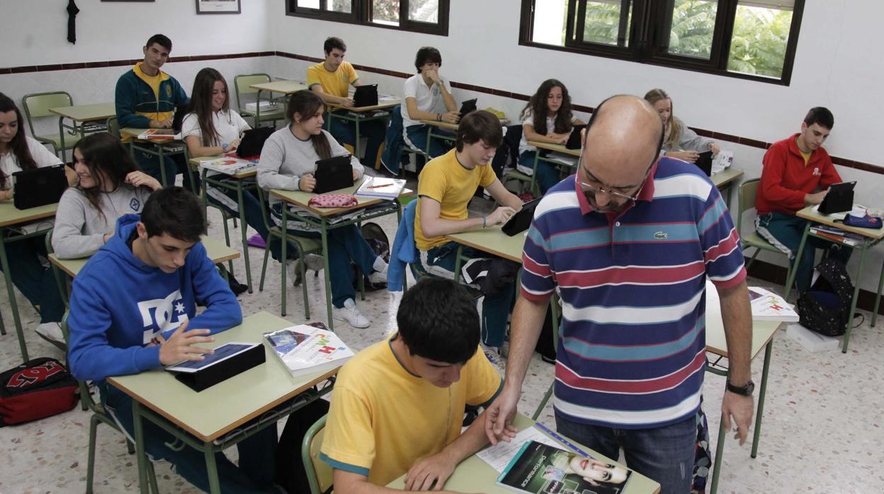 Un profesor en un aula de un instituto de Córdoba