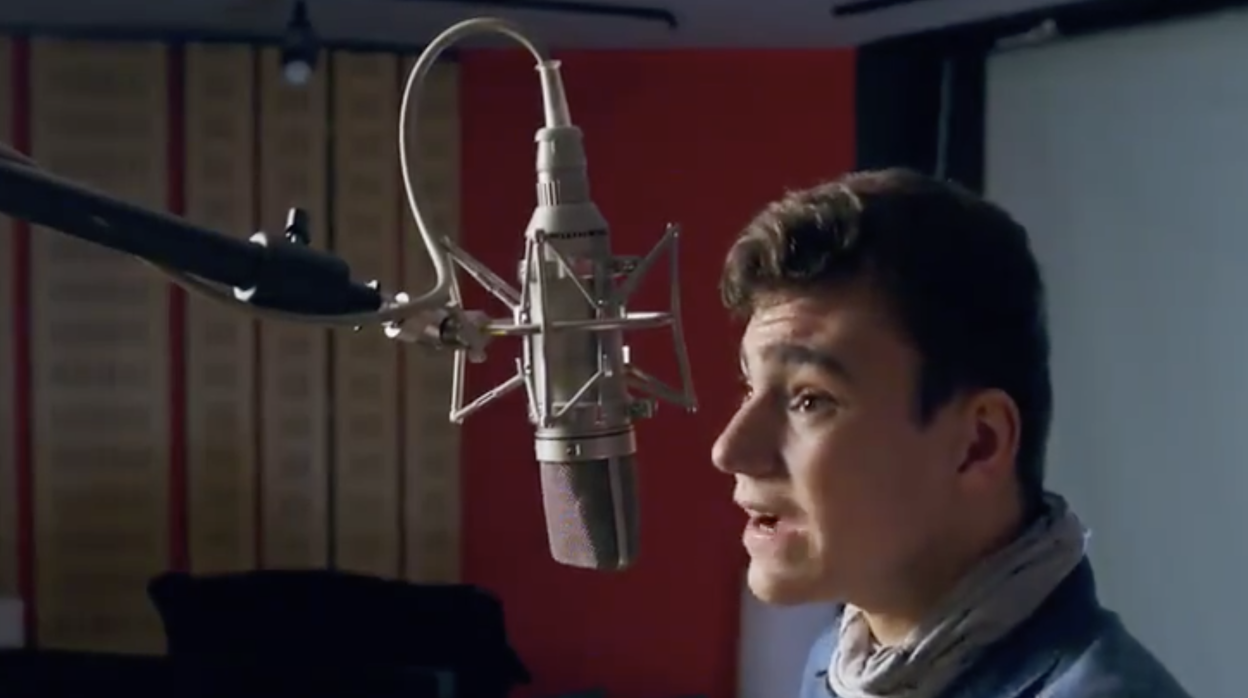 Adrián Martín durante la grabación del disco