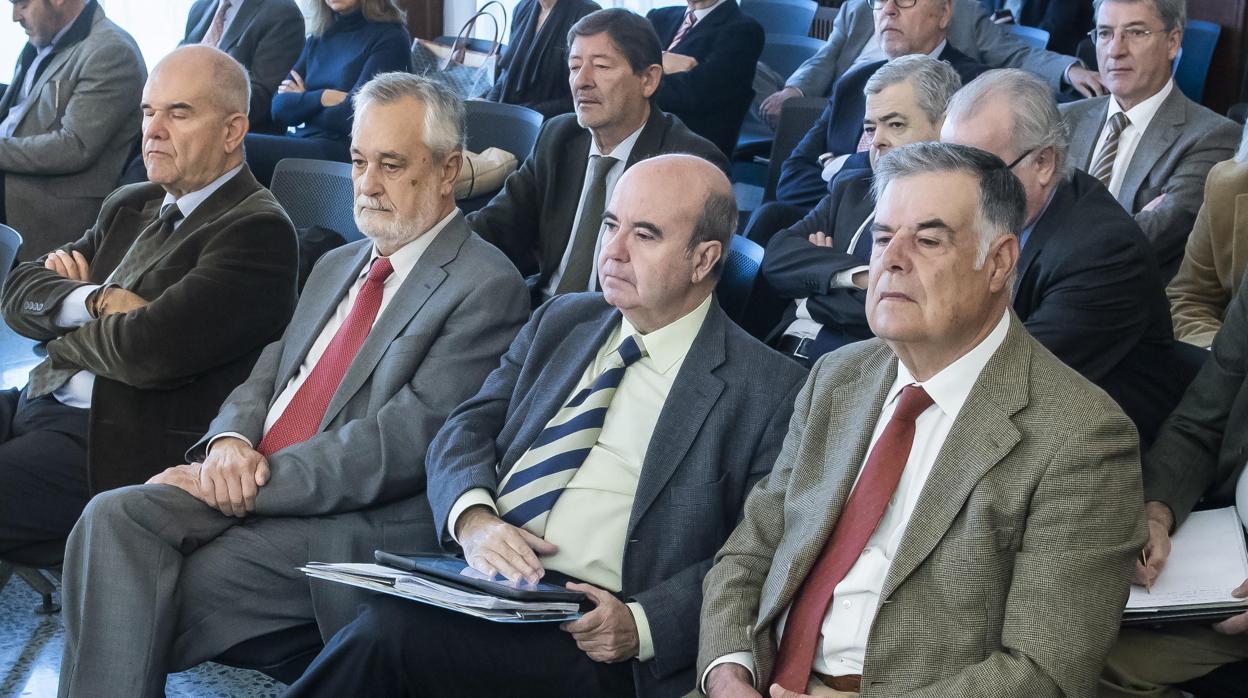 Chaves, Griñán, Zarrías, Viera, y otros acusados por los ERE