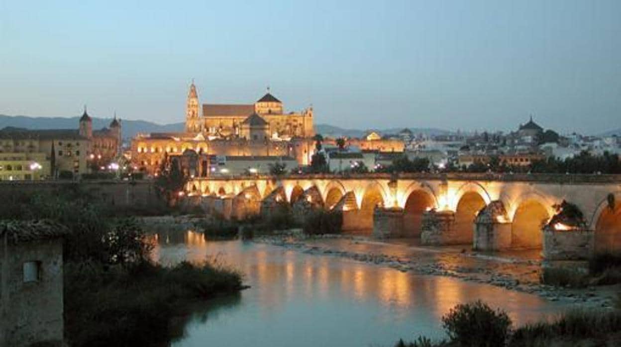 Vistas de la Mezquita-Catedral y del Puente Romano de Córdoba