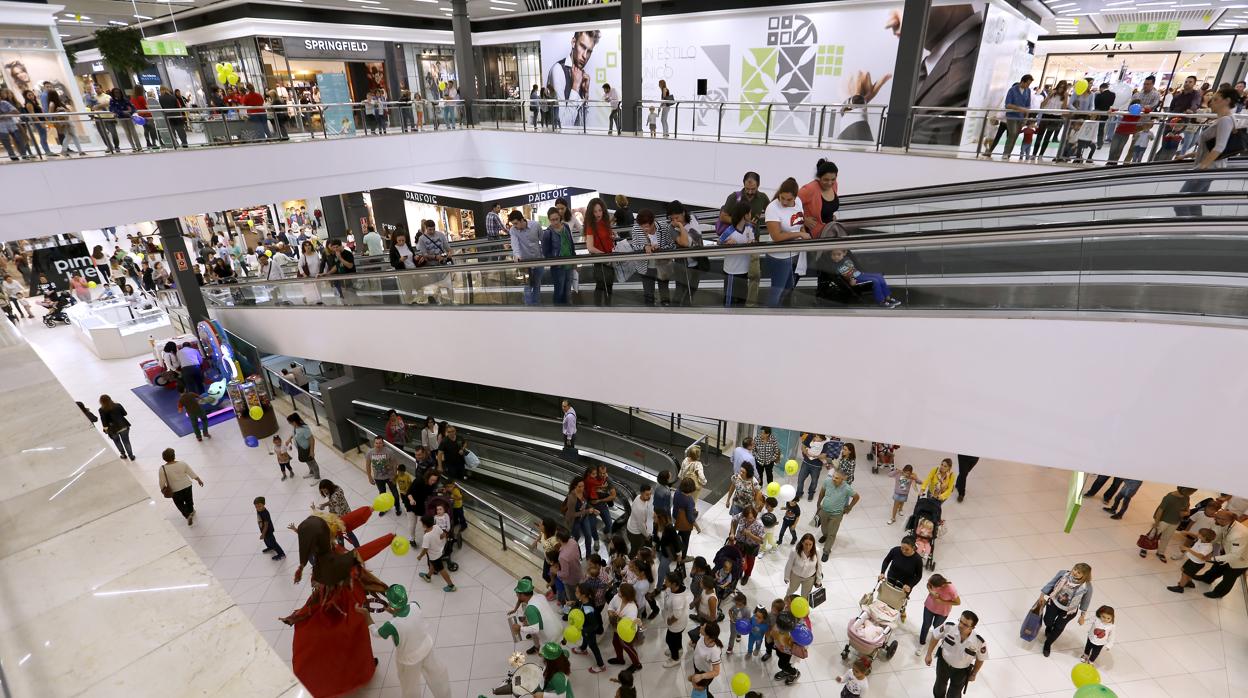 Público en un centro comercial de Córdoba