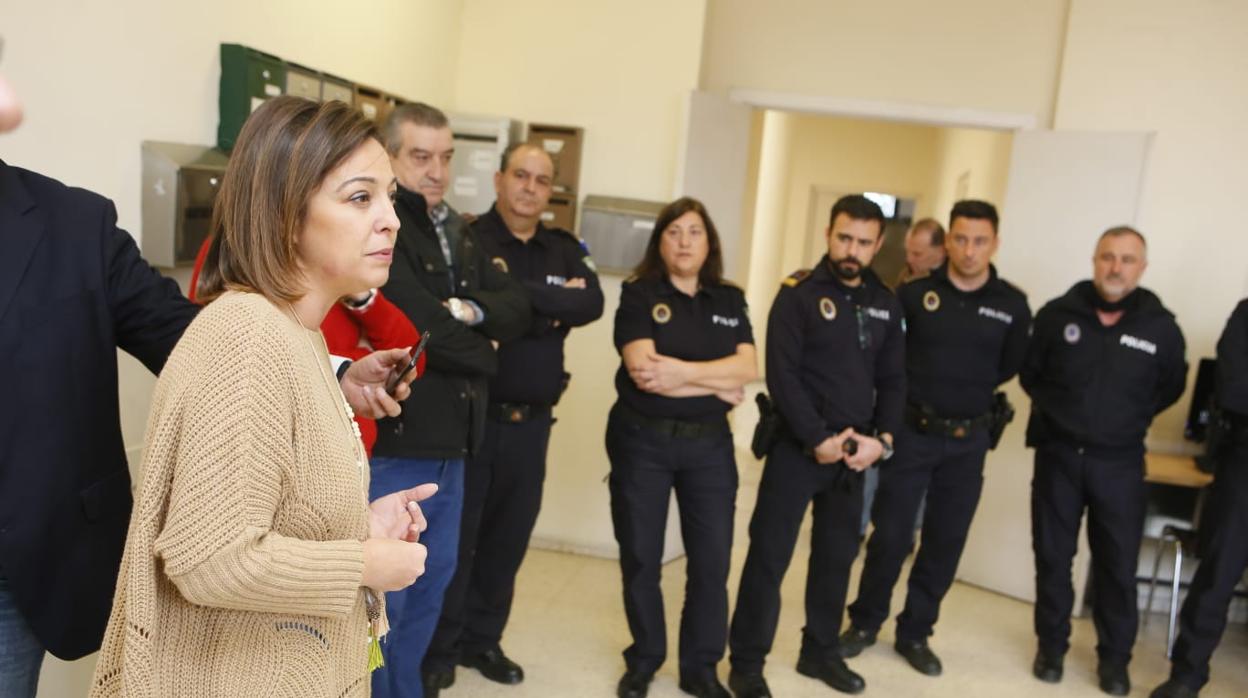 Ambrosio, en la visita a los agentes