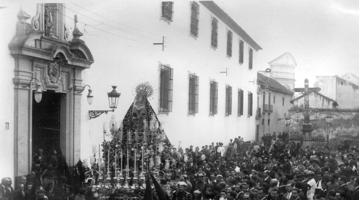 Nuestra Señora de los Dolores coronada en la plaza de Capuchinos en el año 1928