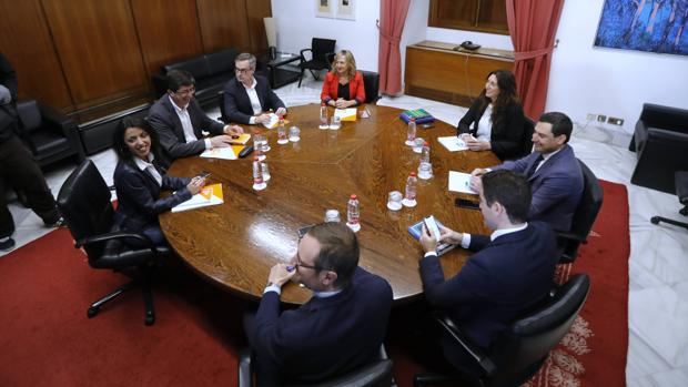 Partido Popular y Ciudadanos se reúnen esta tarde para cerrar su acuerdo de gobierno en Andalucía
