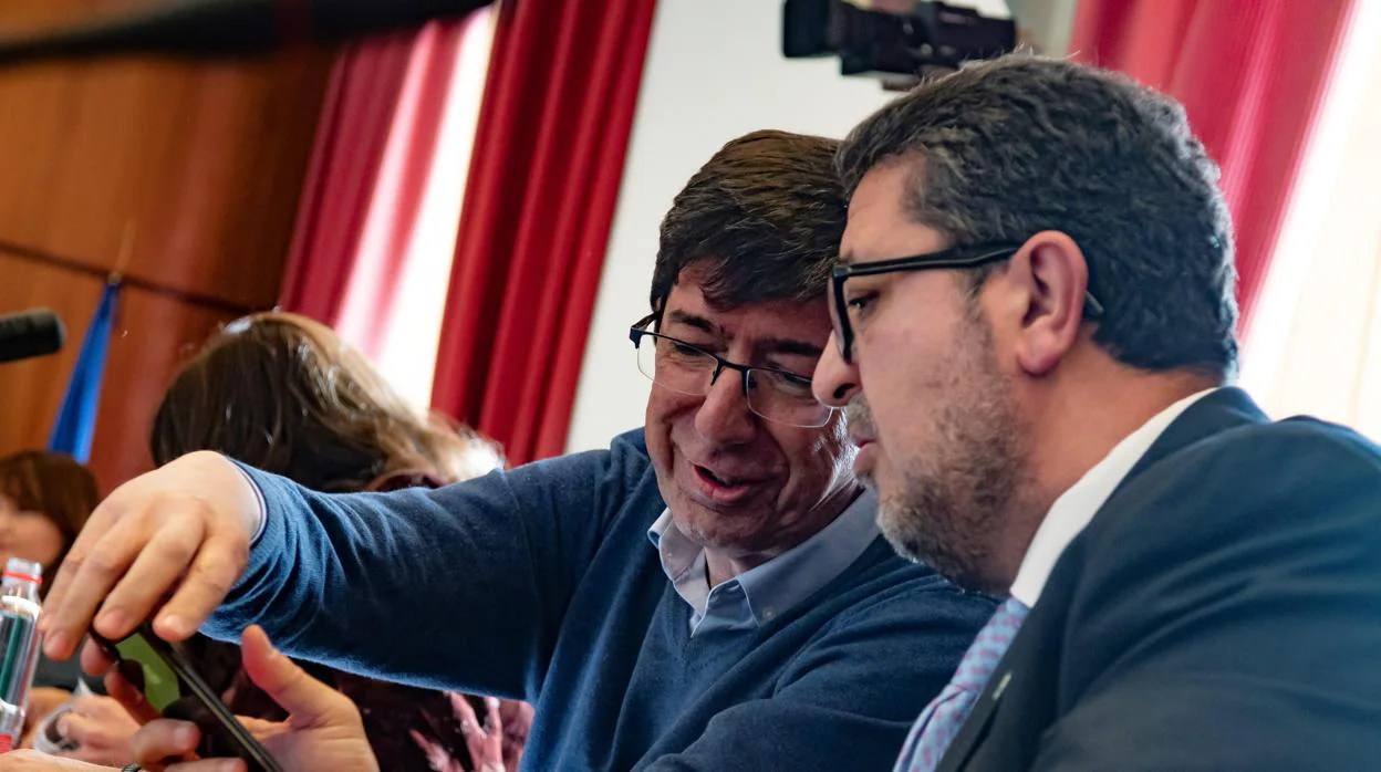 Los portavoces de Ciudadanos y Vox hablan en el Parlamento de Andalucía