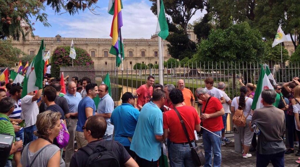 Concentración del Sindicato Andaluz de Trabajadores ante el Parlamento andaluz