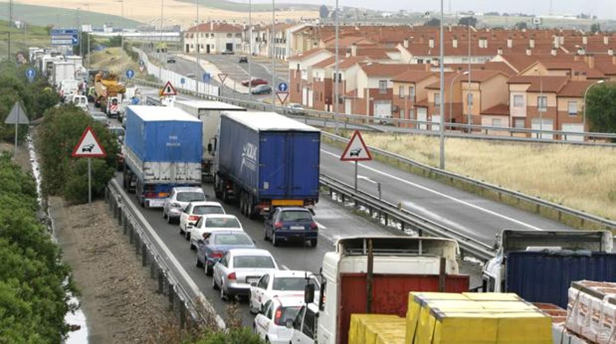 La A-4 está sufriendo retenciones por un accidente