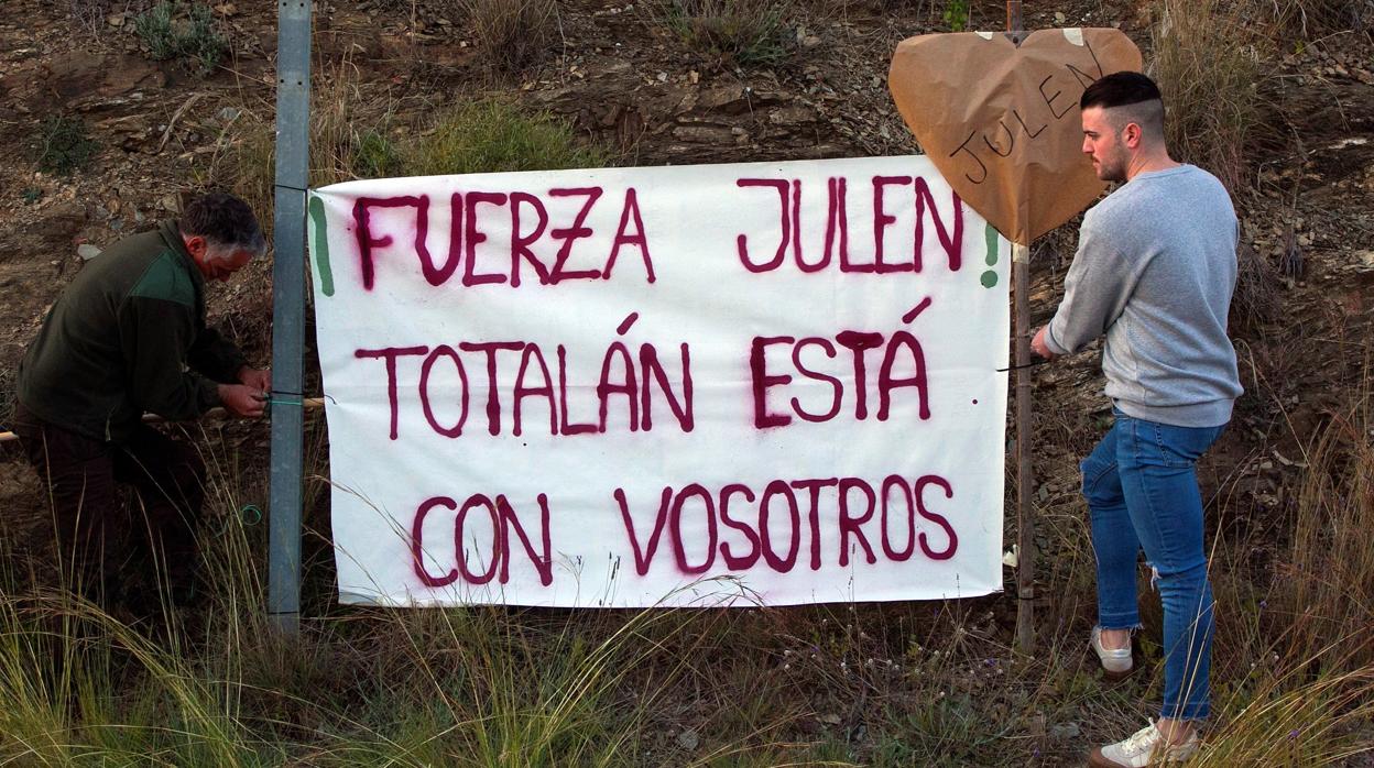 El pueblo de Totalán se ha volcado en el rescate del pequeño Julen