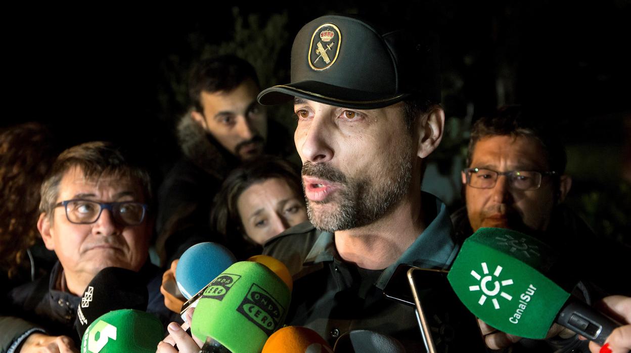 El portavoz de la Guardia Civil en Málaga, Jorge Martín, atiende a los medios mientras prosiguen con el rescate de Julen