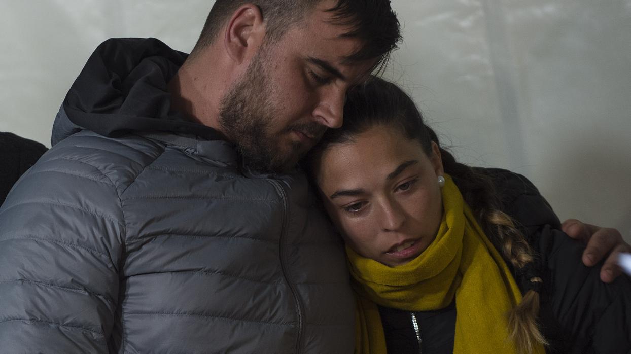 José y Vicky, los padres de Julen, este jueves durante la vigilia