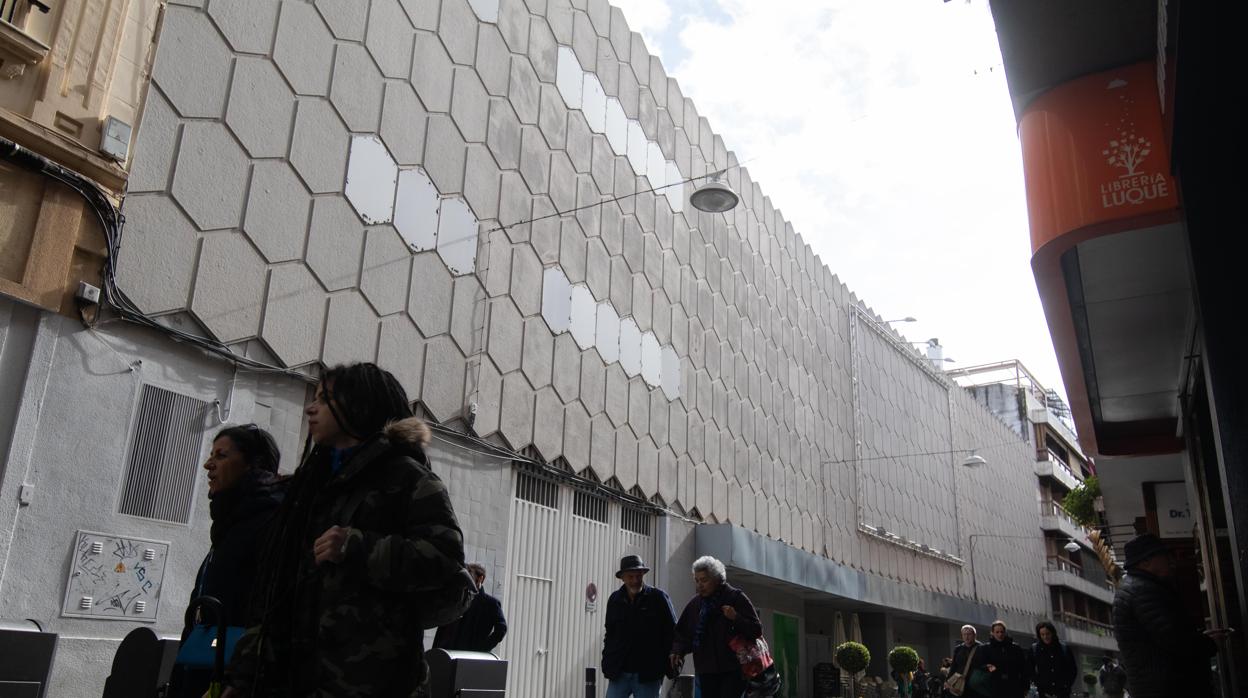 Edificio en cuyo solar se construirá un hotel, en la calle Jesús y María de Córdoba