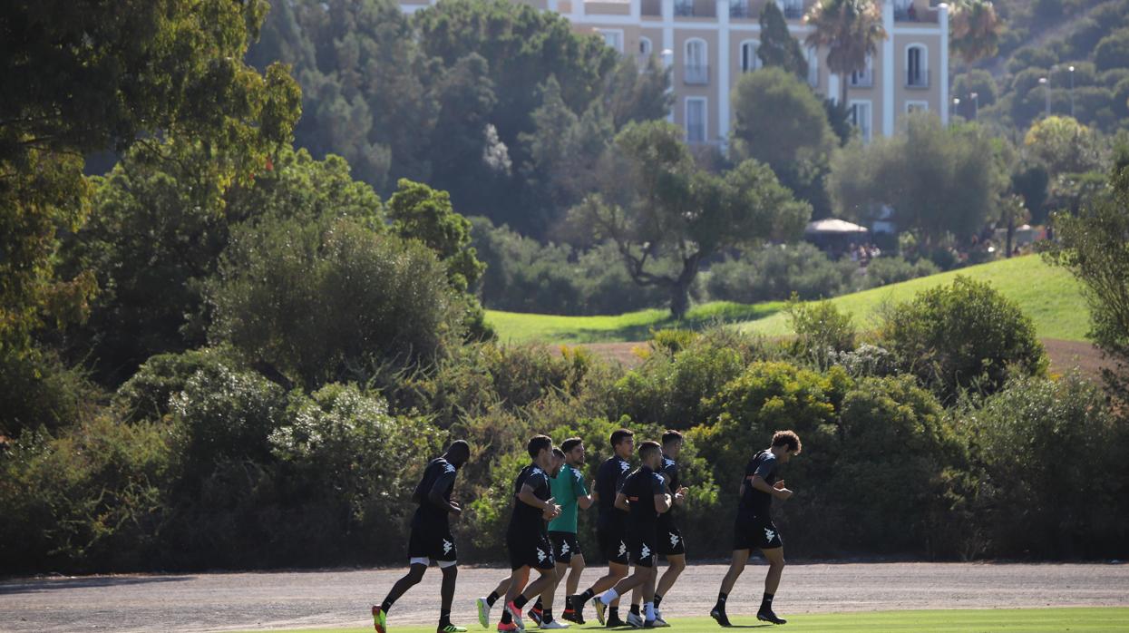 La plantilla del Córdoba CF ya está en Montecastillo para iniciar la concentración