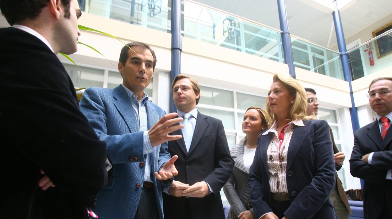 Repullo, a la derecha de Nieto, en un acto del Colegio de Abogados